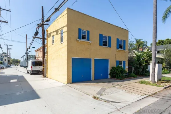 a view of a big room with chandelier and entryway