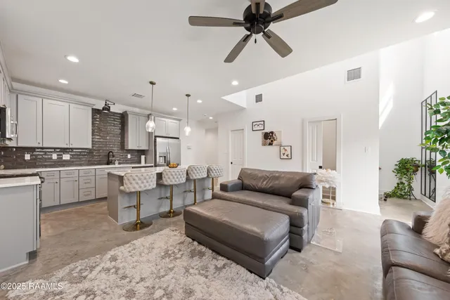 $266,000 | 503 Highland Park Lane, Lafayette, LA 70508