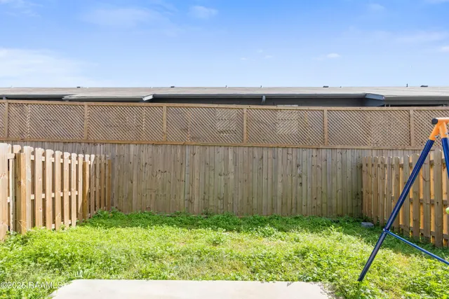 $266,000 | 503 Highland Park Lane, Lafayette, LA 70508