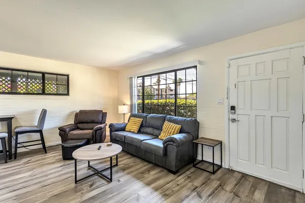 $2,300 | 4417 North 21st Street, Phoenix, AZ 85016