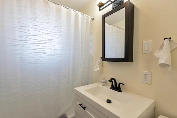 $2,300 | 4417 North 21st Street, Phoenix, AZ 85016