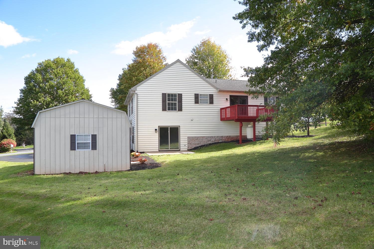 901 Rebecca Drive Lititz, PA 17543 - Photo 2 of 25