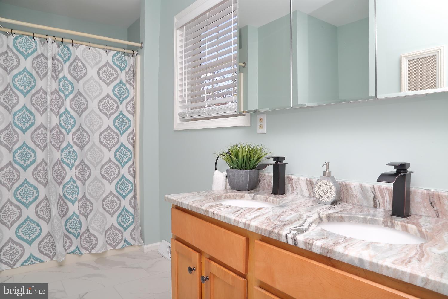 901 Rebecca Drive Lititz, PA 17543 - Photo 13 of 25