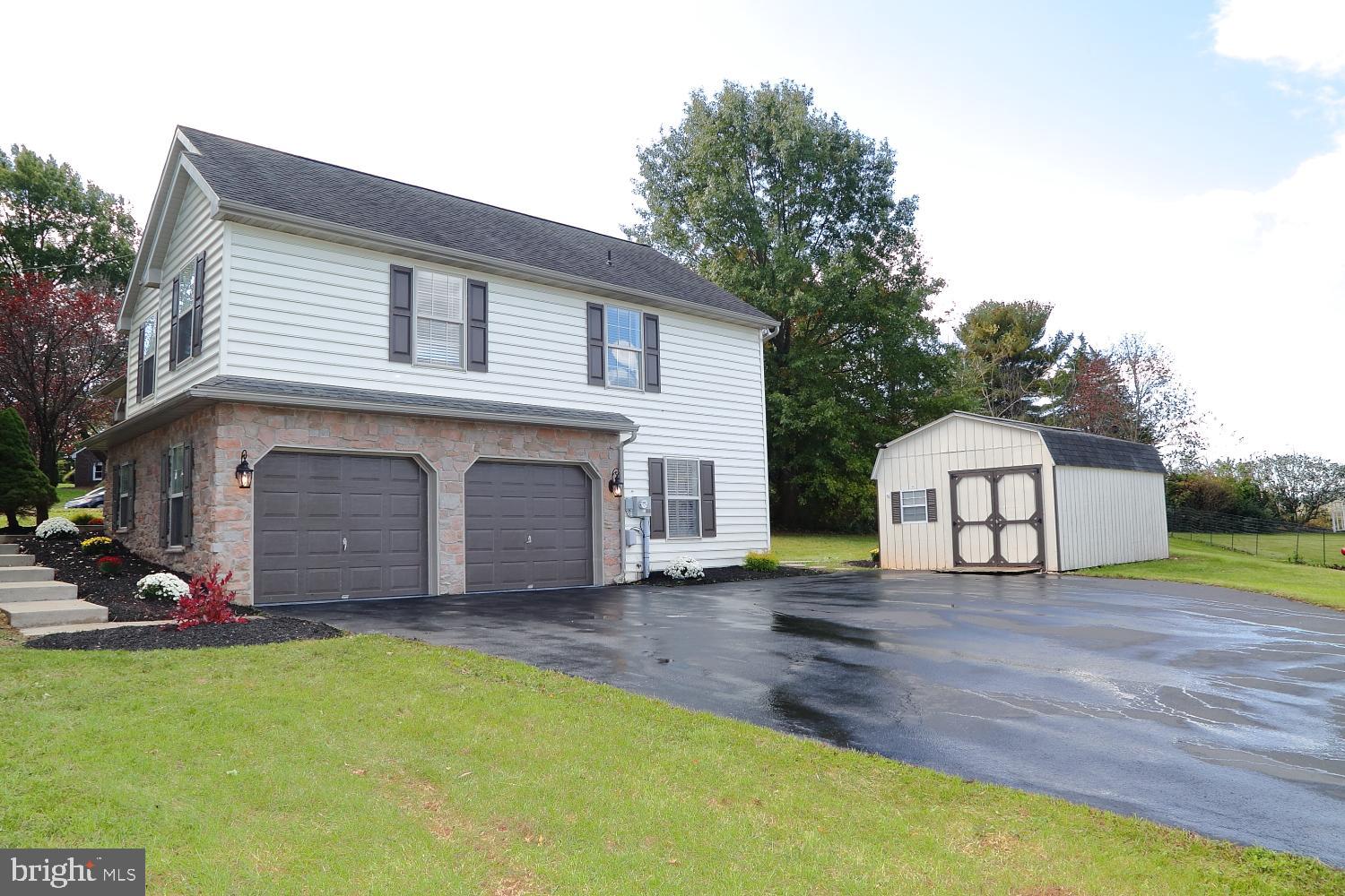 901 Rebecca Drive Lititz, PA 17543 - Photo 3 of 25