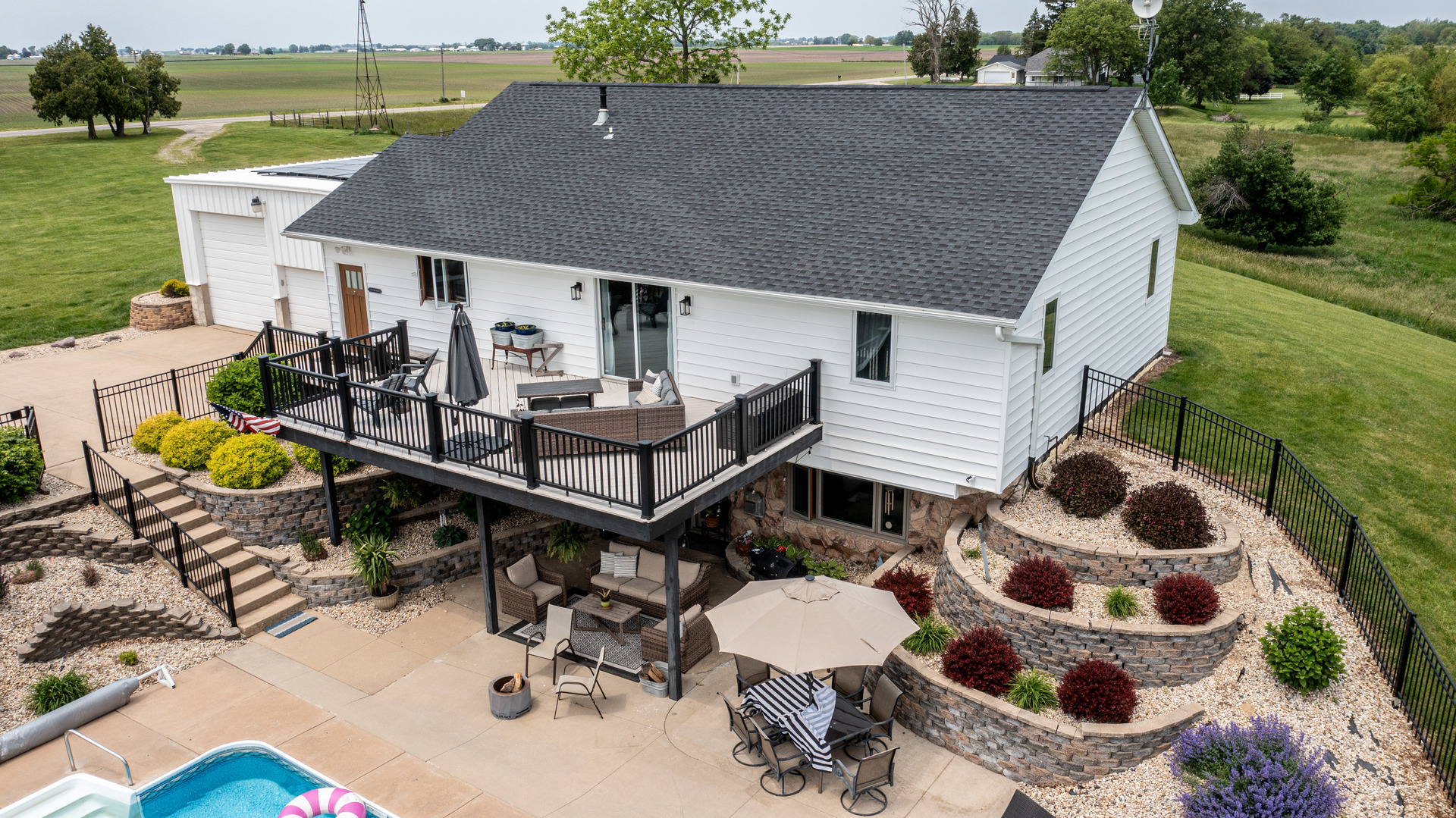 3980 East 4th Road Mendota, IL 61342 - Photo 29 of 44 a view of a patio with table and chairs and potted plants