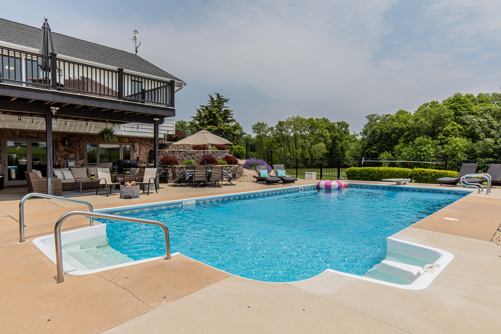 3980 East 4th Road Mendota, IL 61342 - Photo 36 of 44 a view of a swimming pool with an outdoor seating