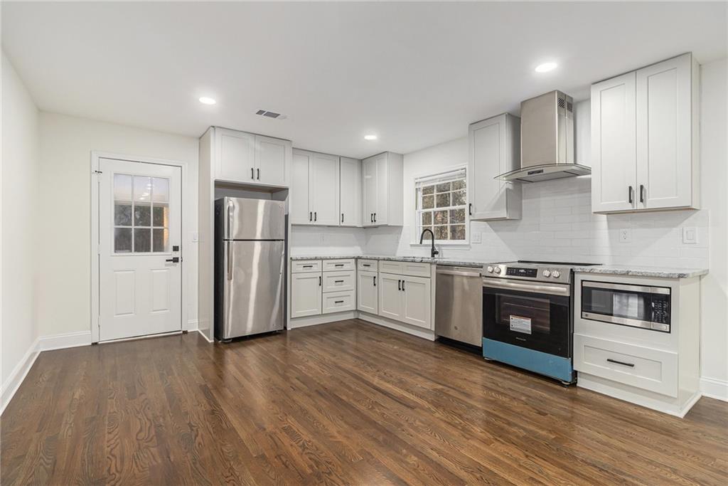 1110 Upper Hembree Road Roswell, GA 30076 - Photo 17 of 51 a kitchen with stainless steel appliances granite countertop a stove a sink and a refrigerator