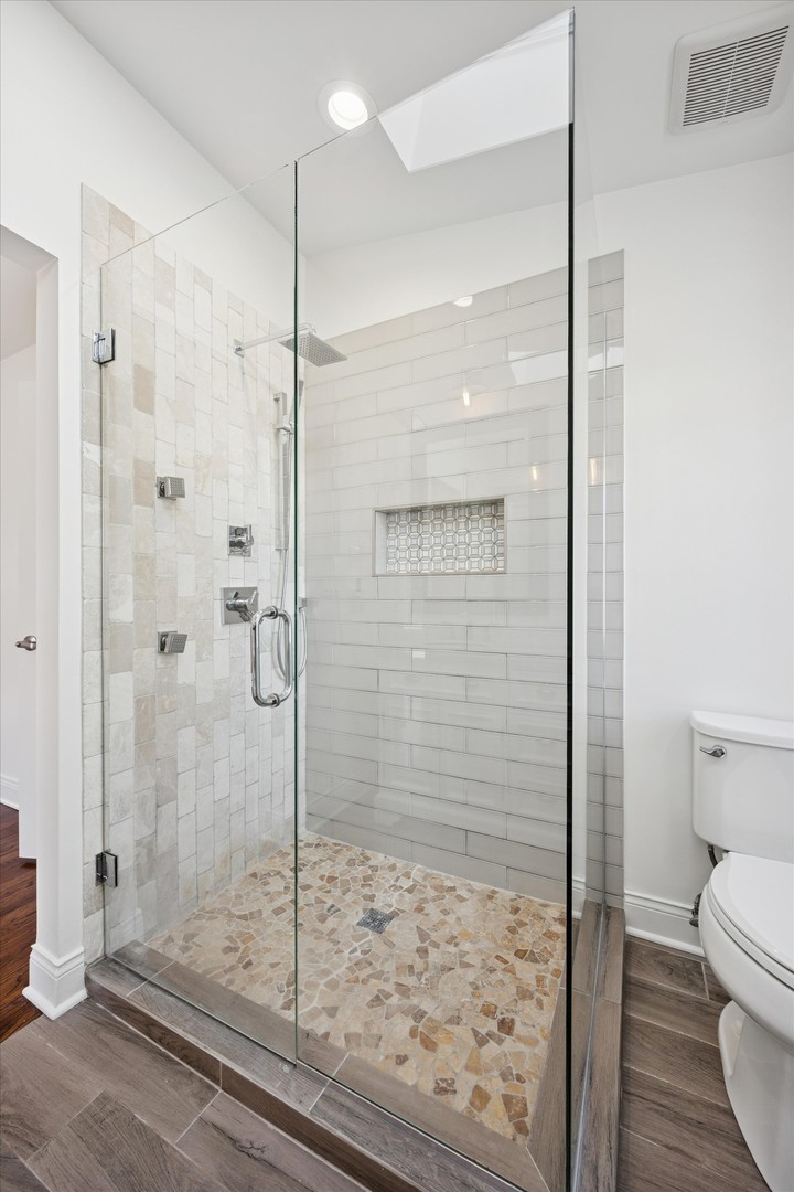 716 Indian Road Glenview, IL 60025 - Photo 17 of 32 a bathroom with a shower
