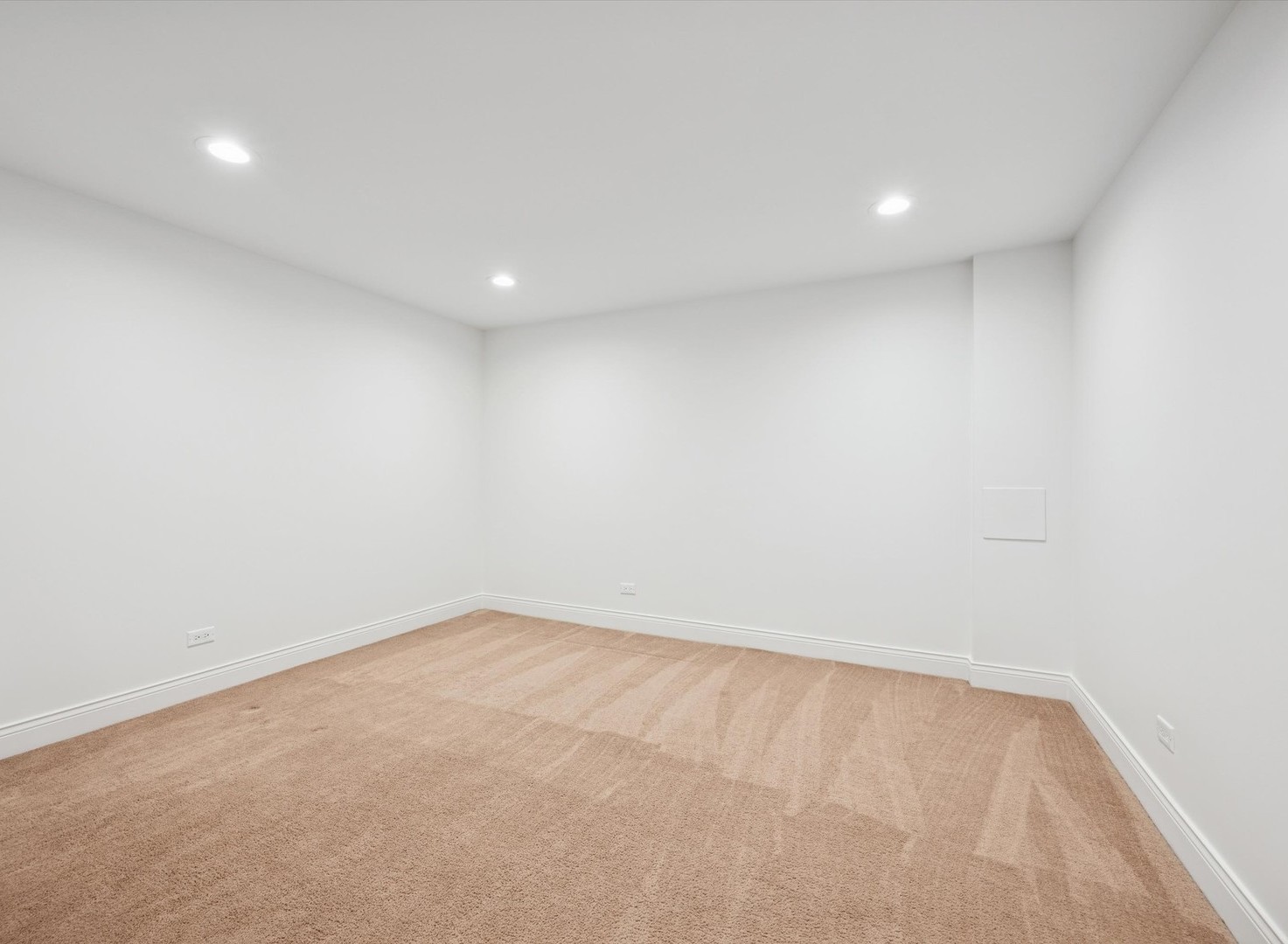 716 Indian Road Glenview, IL 60025 - Photo 23 of 32 an empty room with a workbench