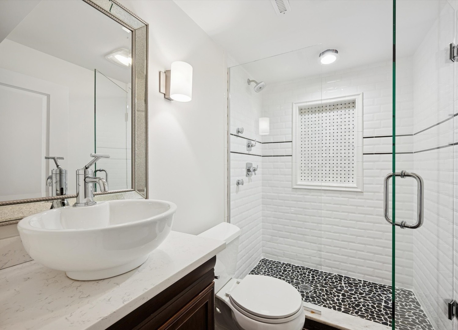 716 Indian Road Glenview, IL 60025 - Photo 24 of 32 a bathroom with a white tub shower