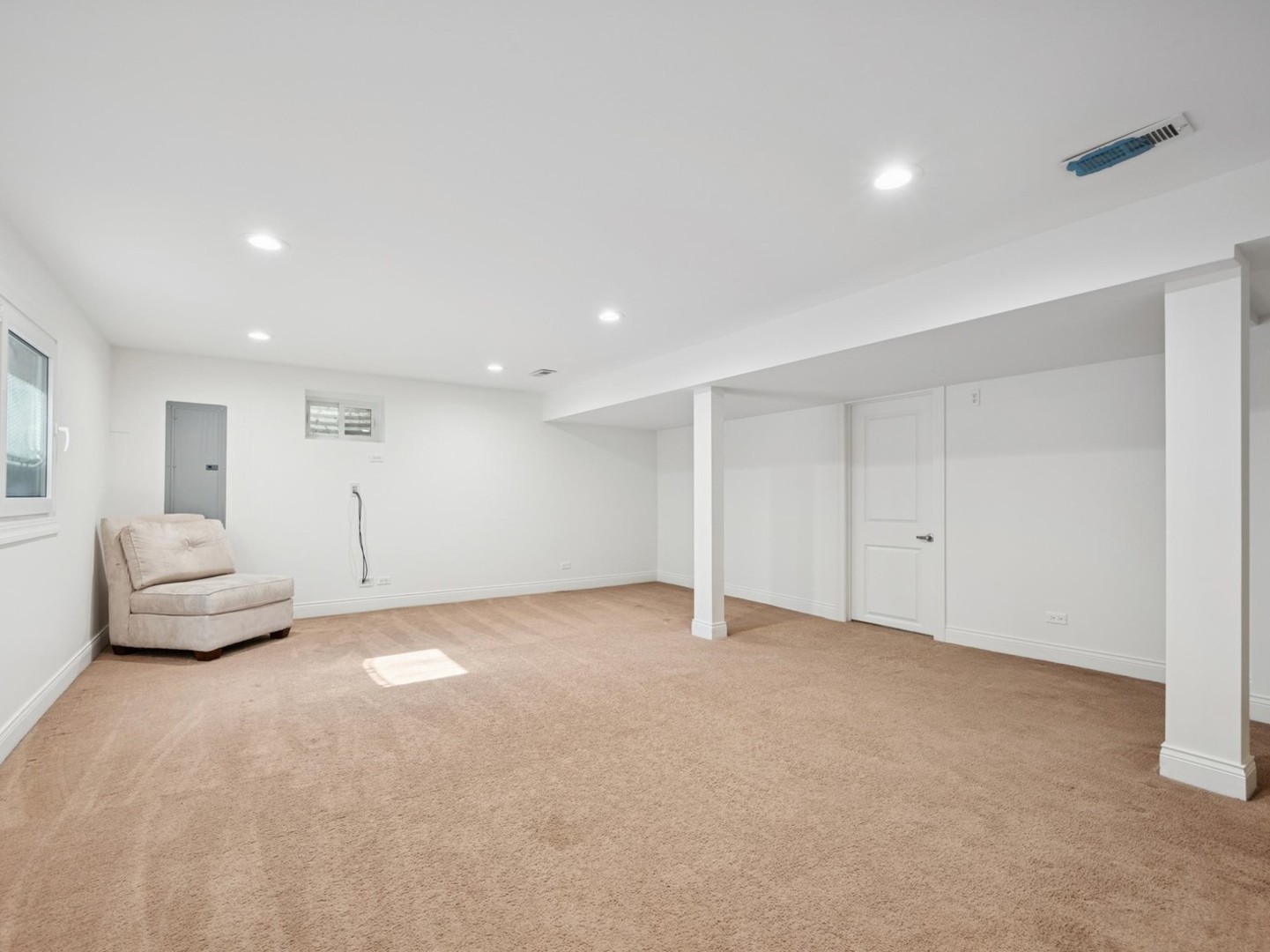 716 Indian Road Glenview, IL 60025 - Photo 25 of 32 a view of an empty room with a window