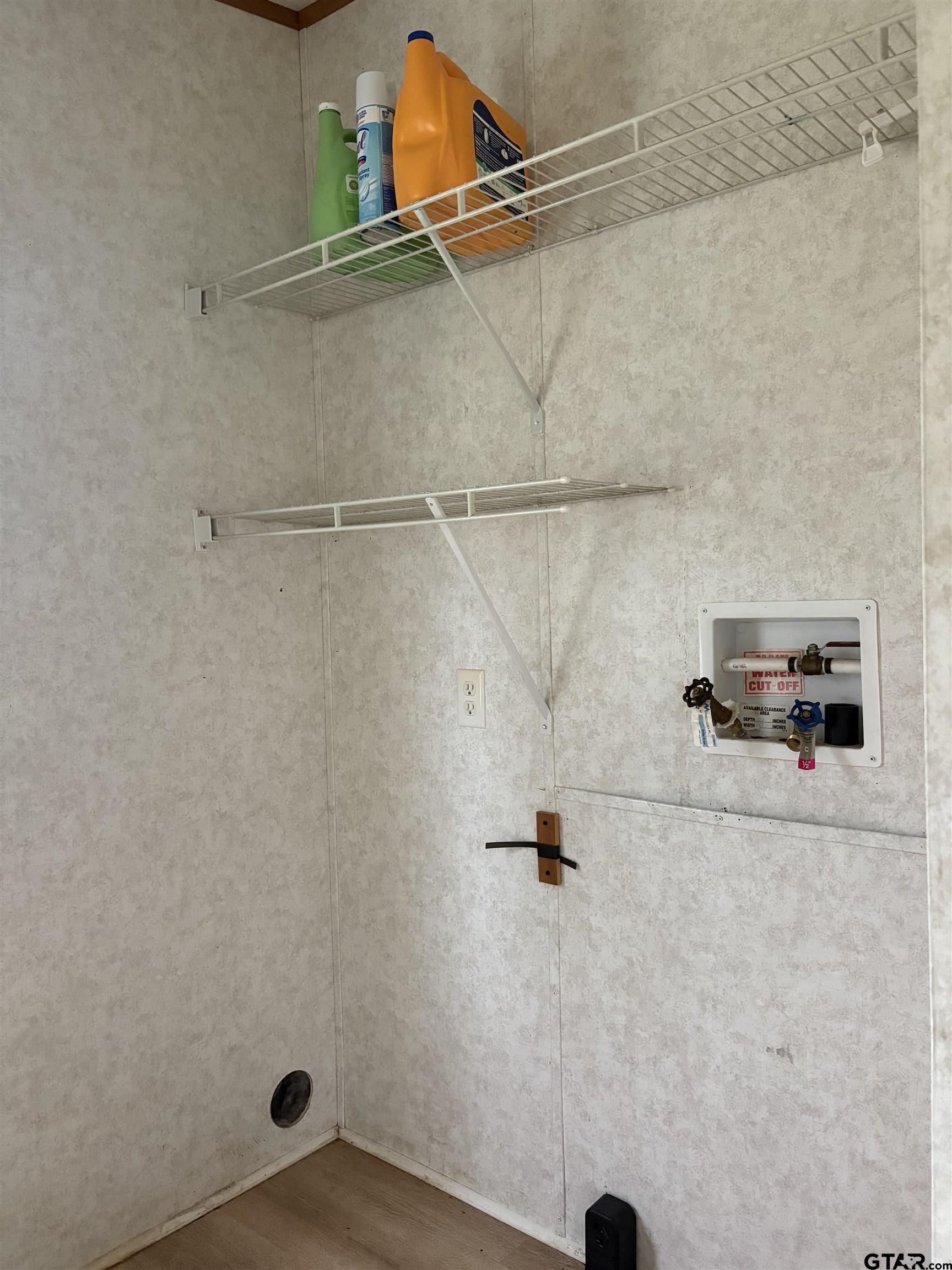 310 Cr 4231 Mount Mount Pleasant, TX 75455 - Photo 11 of 19 a bathroom with a shower