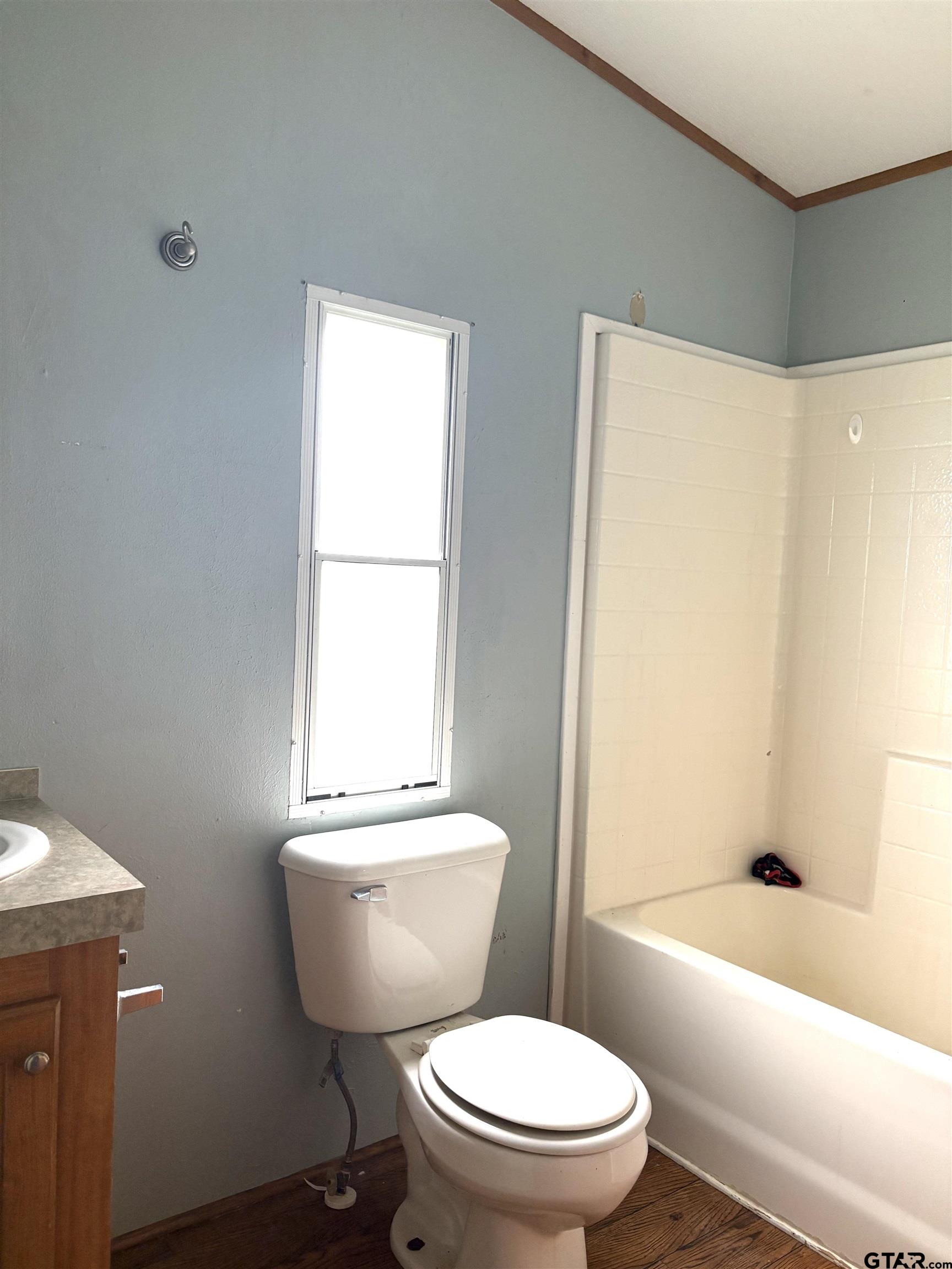310 Cr 4231 Mount Mount Pleasant, TX 75455 - Photo 8 of 19 a bathroom with a toilet a sink and a bathtub