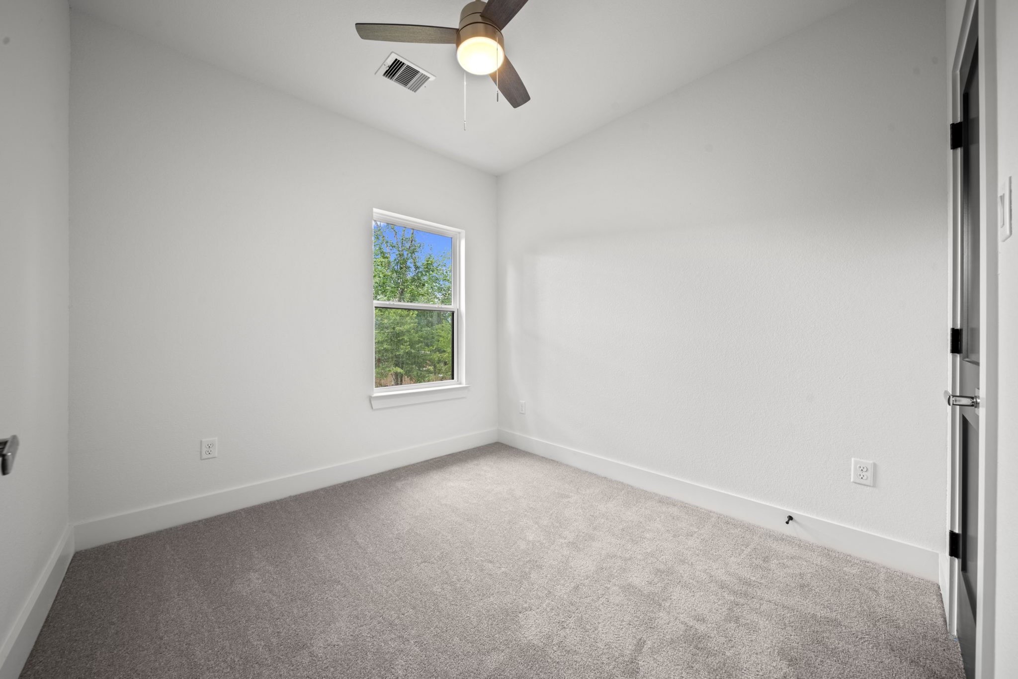 4930 Chennault Road, Unit A Houston, TX 77033 - Photo 14 of 16 an empty room with a window