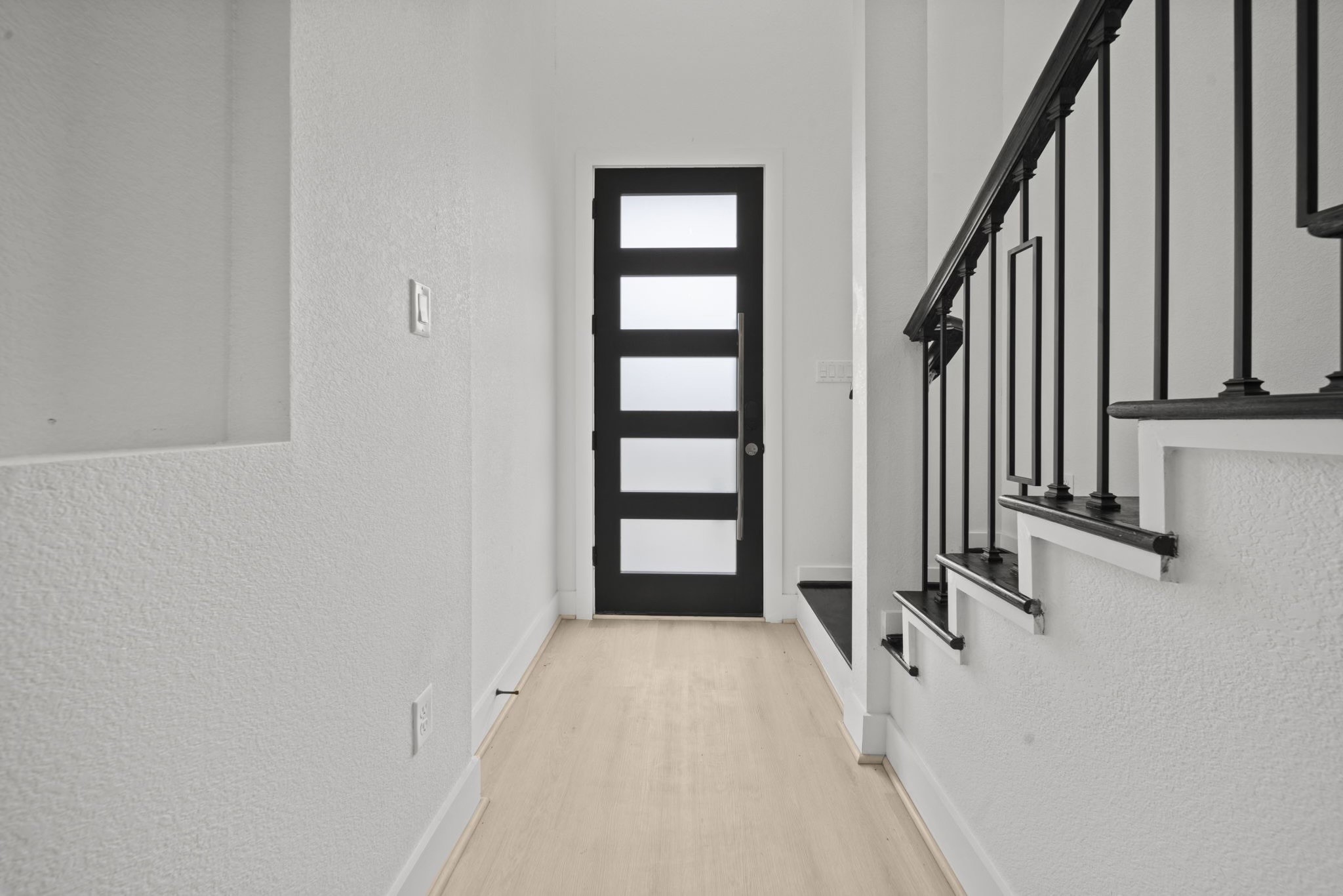4930 Chennault Road, Unit A Houston, TX 77033 - Photo 3 of 16 an entryway with a white walls