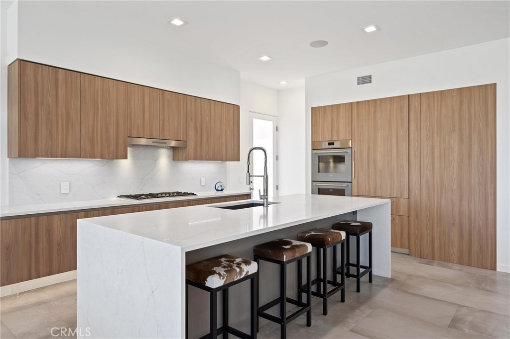 47090 Amir Drive Palm Desert, CA 92260 - Photo 14 of 49 Kitchen