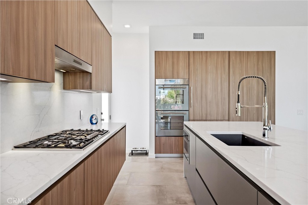 47090 Amir Drive Palm Desert, CA 92260 - Photo 19 of 49 Kitchen