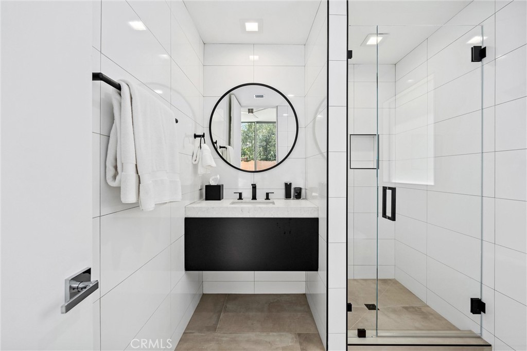 47090 Amir Drive Palm Desert, CA 92260 - Photo 31 of 49 Bedroom 2 Bath