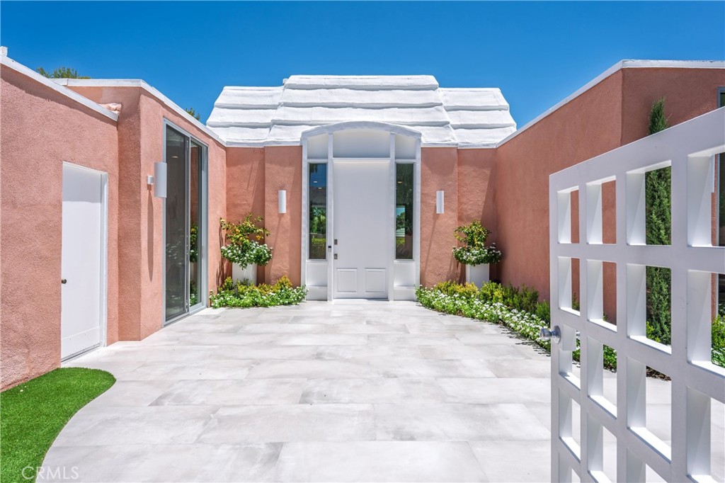47090 Amir Drive Palm Desert, CA 92260 - Photo 39 of 49 Front Patio