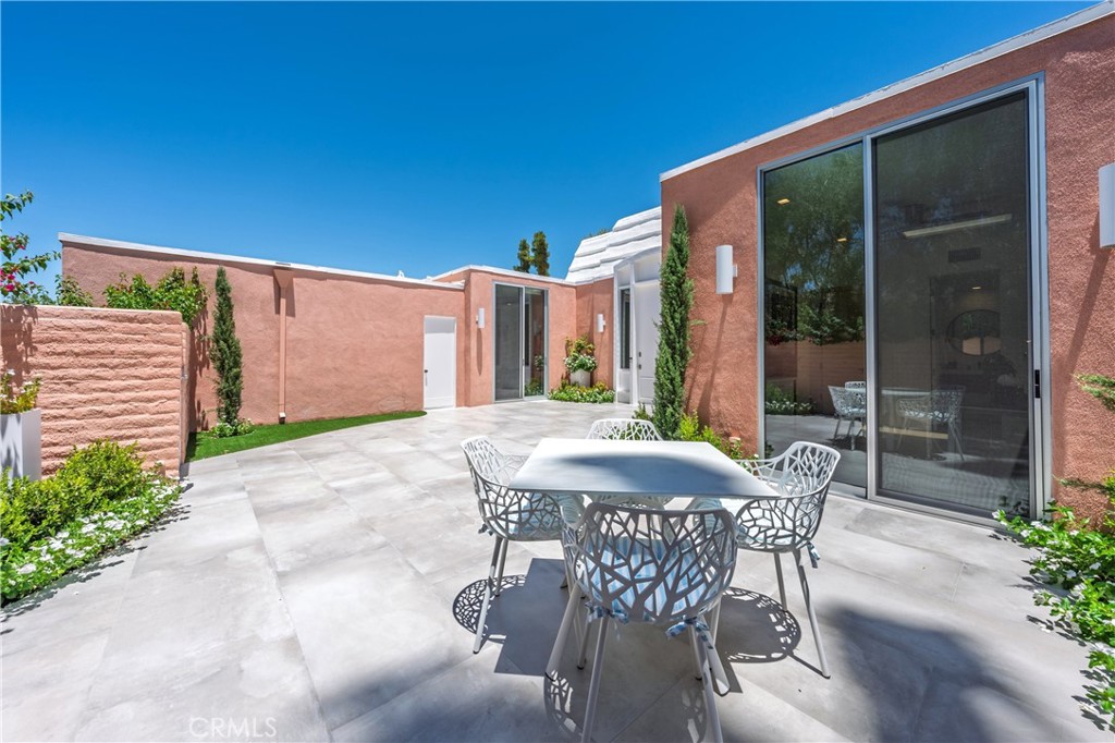 47090 Amir Drive Palm Desert, CA 92260 - Photo 41 of 49 Front Patio