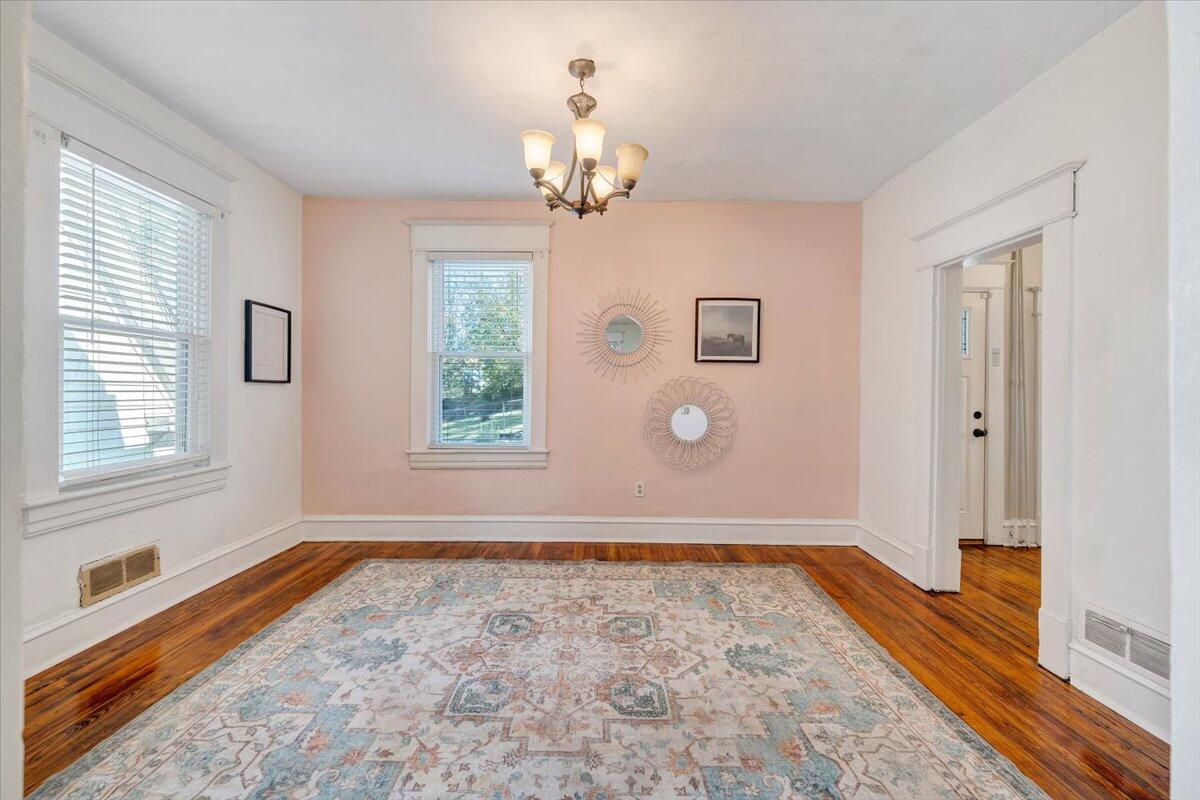 1008 5th Street Southeast Roanoke, VA 24013 - Photo 11 of 60 11-MIB07489