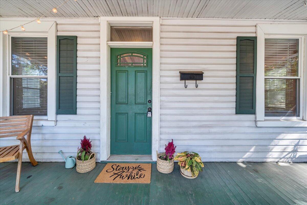 1008 5th Street Southeast Roanoke, VA 24013 - Photo 31 of 60 a group of people sitting in front of a window