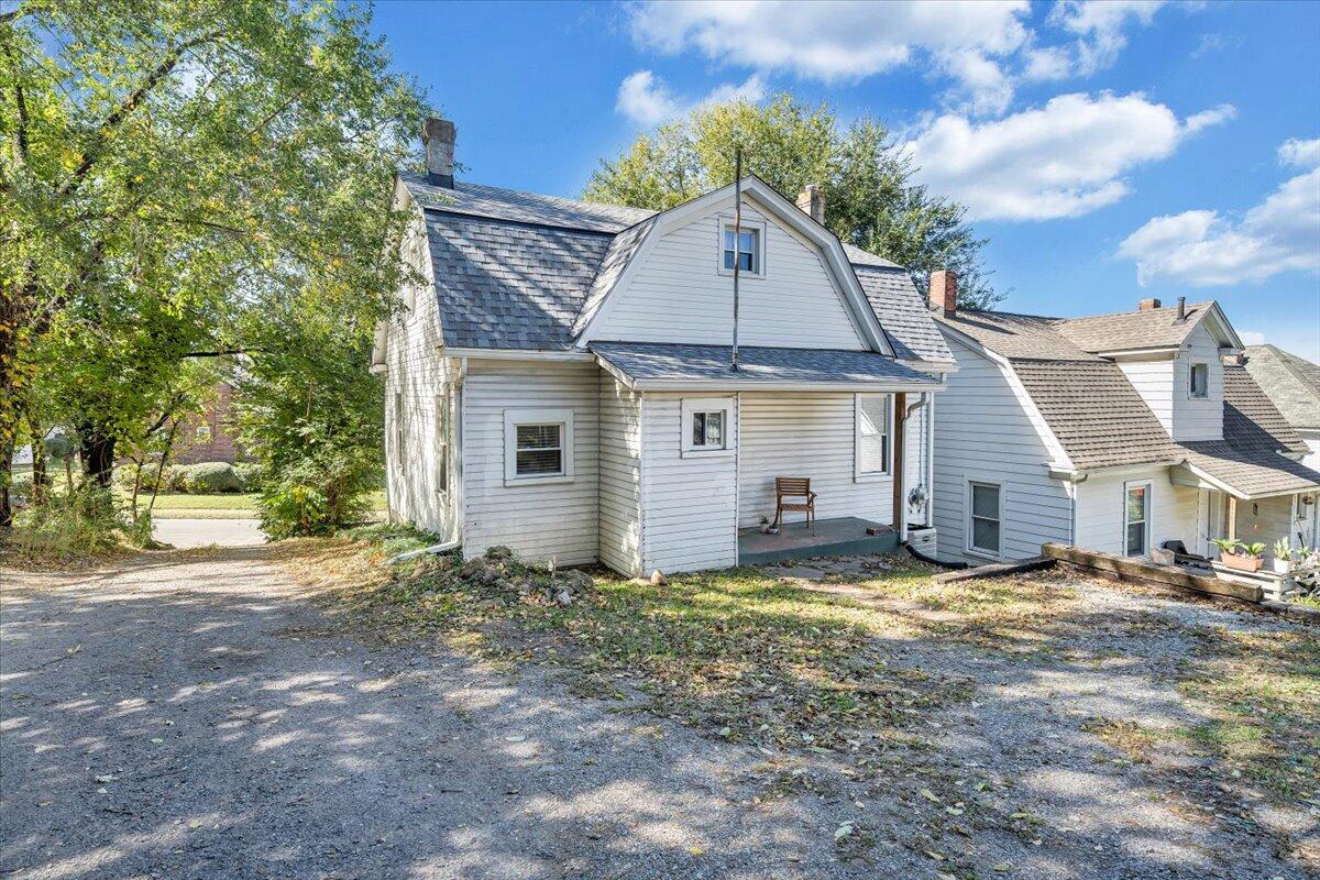 1008 5th Street Southeast Roanoke, VA 24013 - Photo 41 of 60 a view of a house with a yard