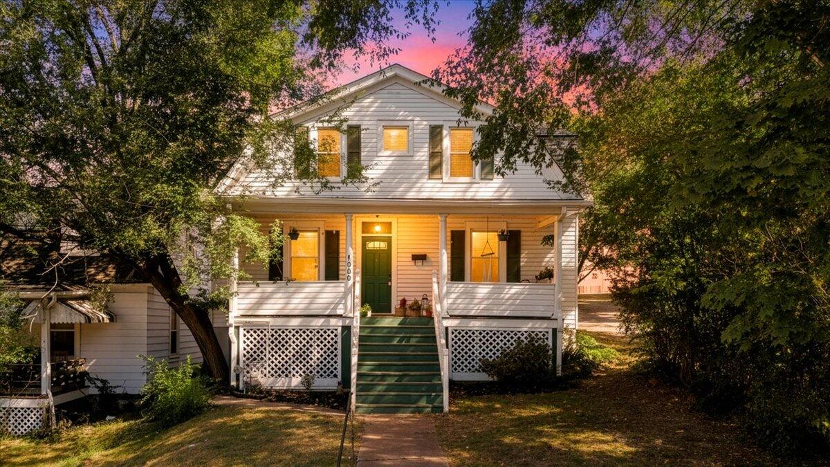1008 5th Street Southeast Roanoke, VA 24013 - Photo 59 of 60 a front view of a house with a yard