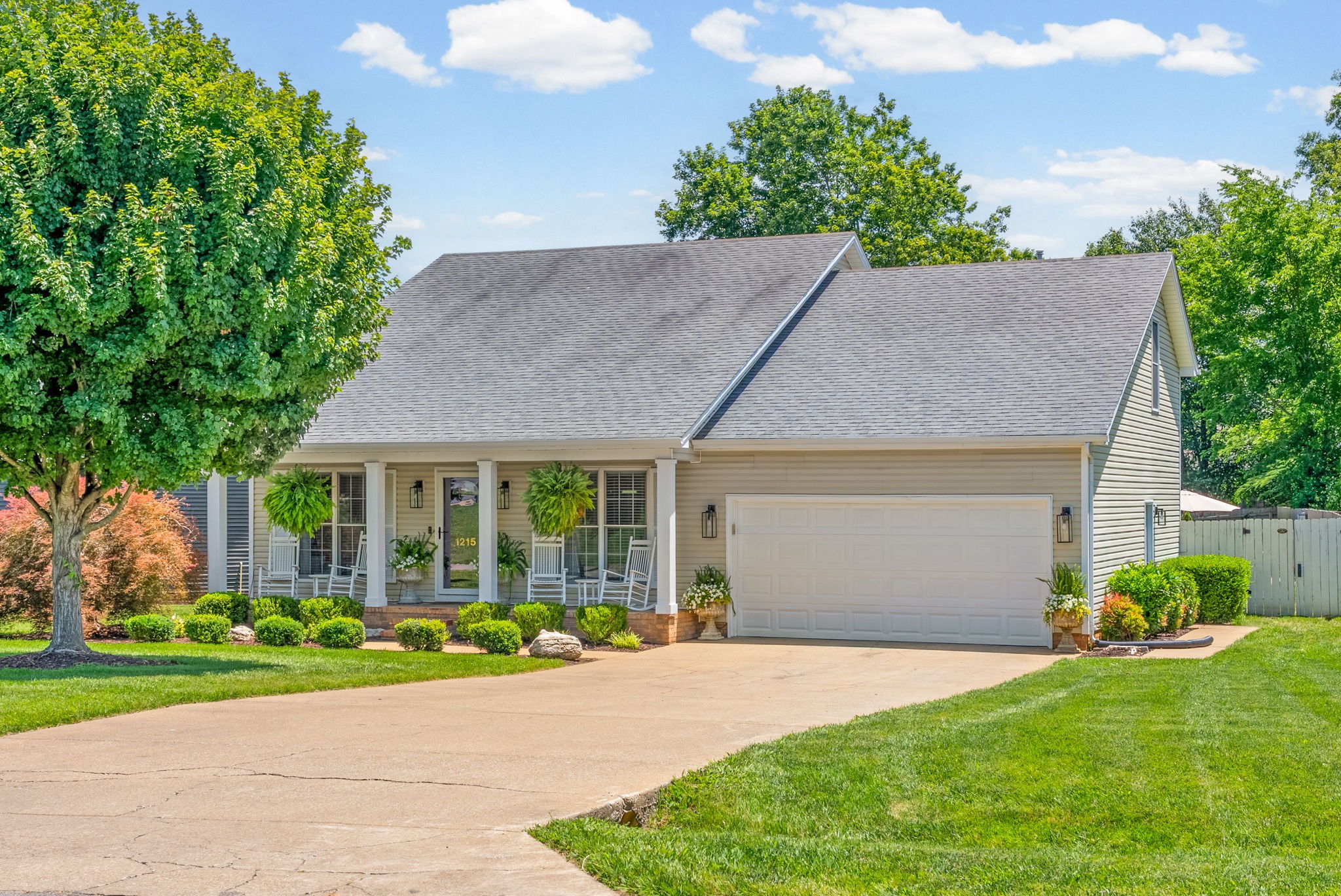 1215 Bark Ridge Circle Hopkinsville, KY 42240 - Photo 2 of 46