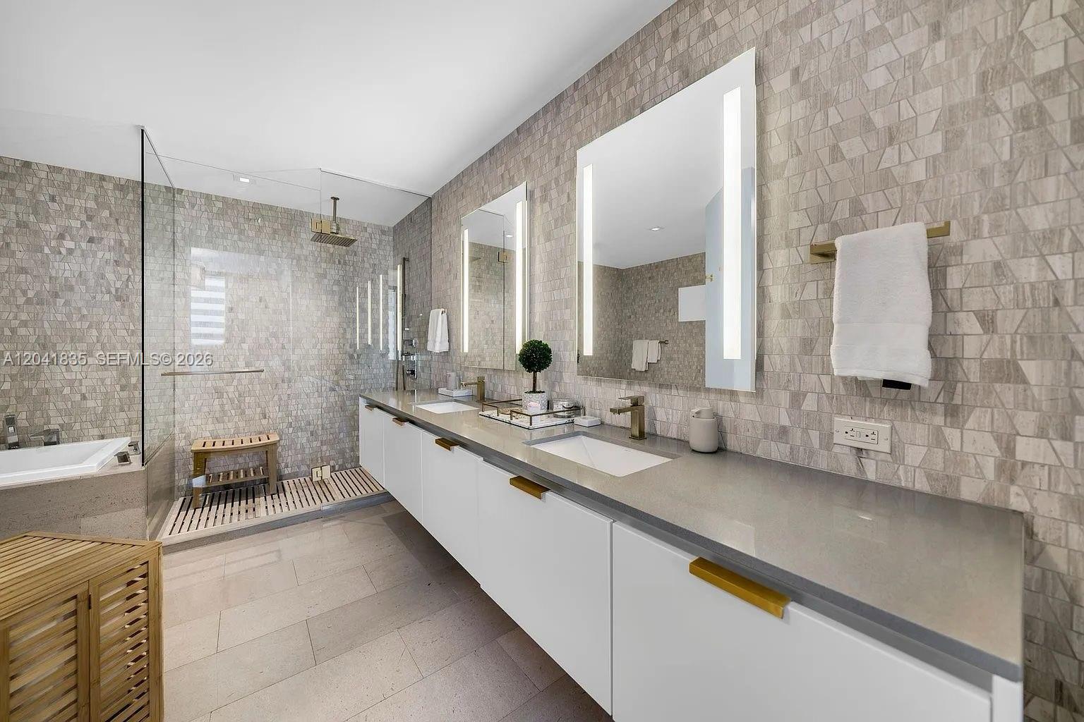 88 Southwest 7th Street, Unit 1212 Miami, FL 33130 - Photo 17 of 20