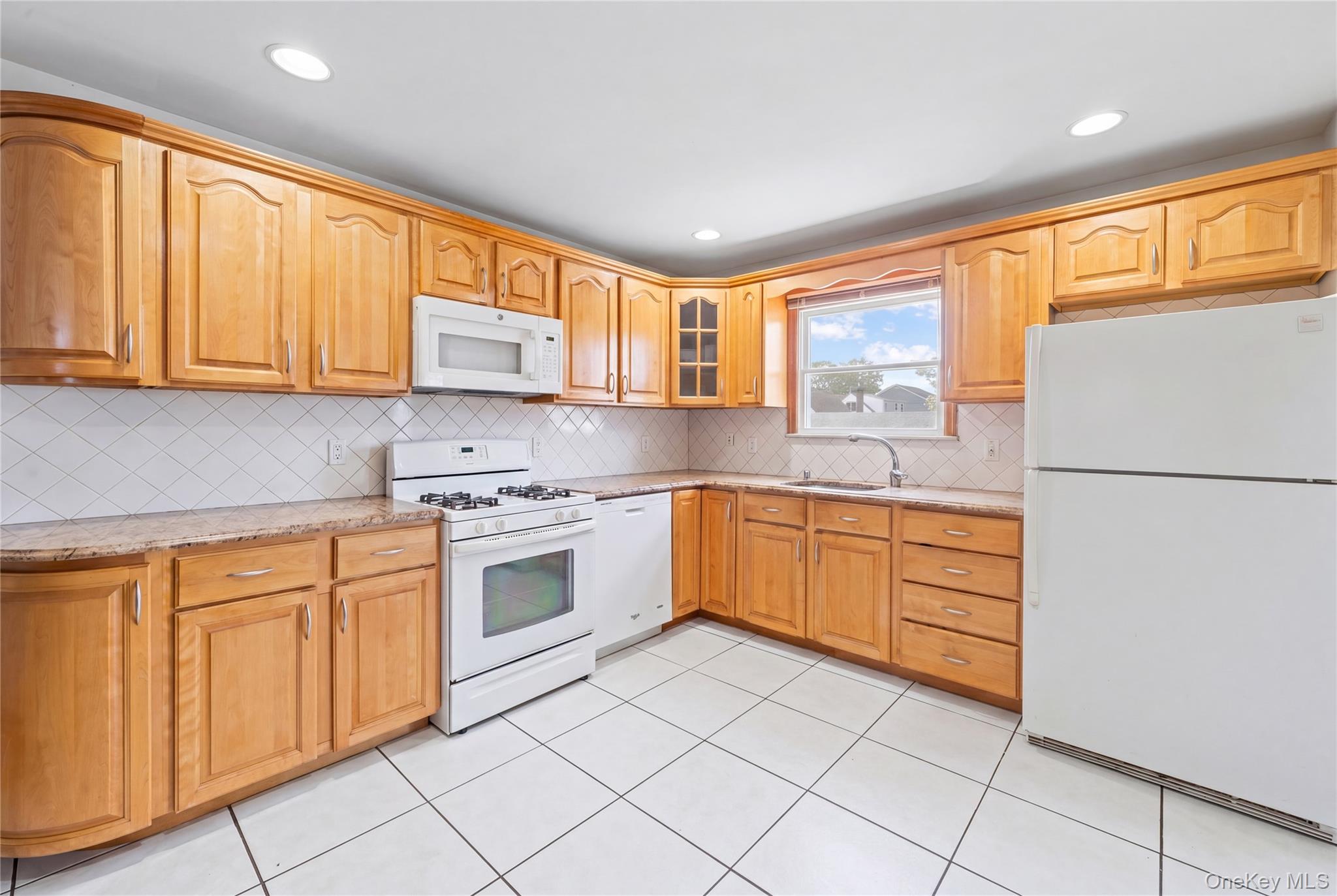 372 Madison Street Franklin Square, NY 11010 - Photo 3 of 26