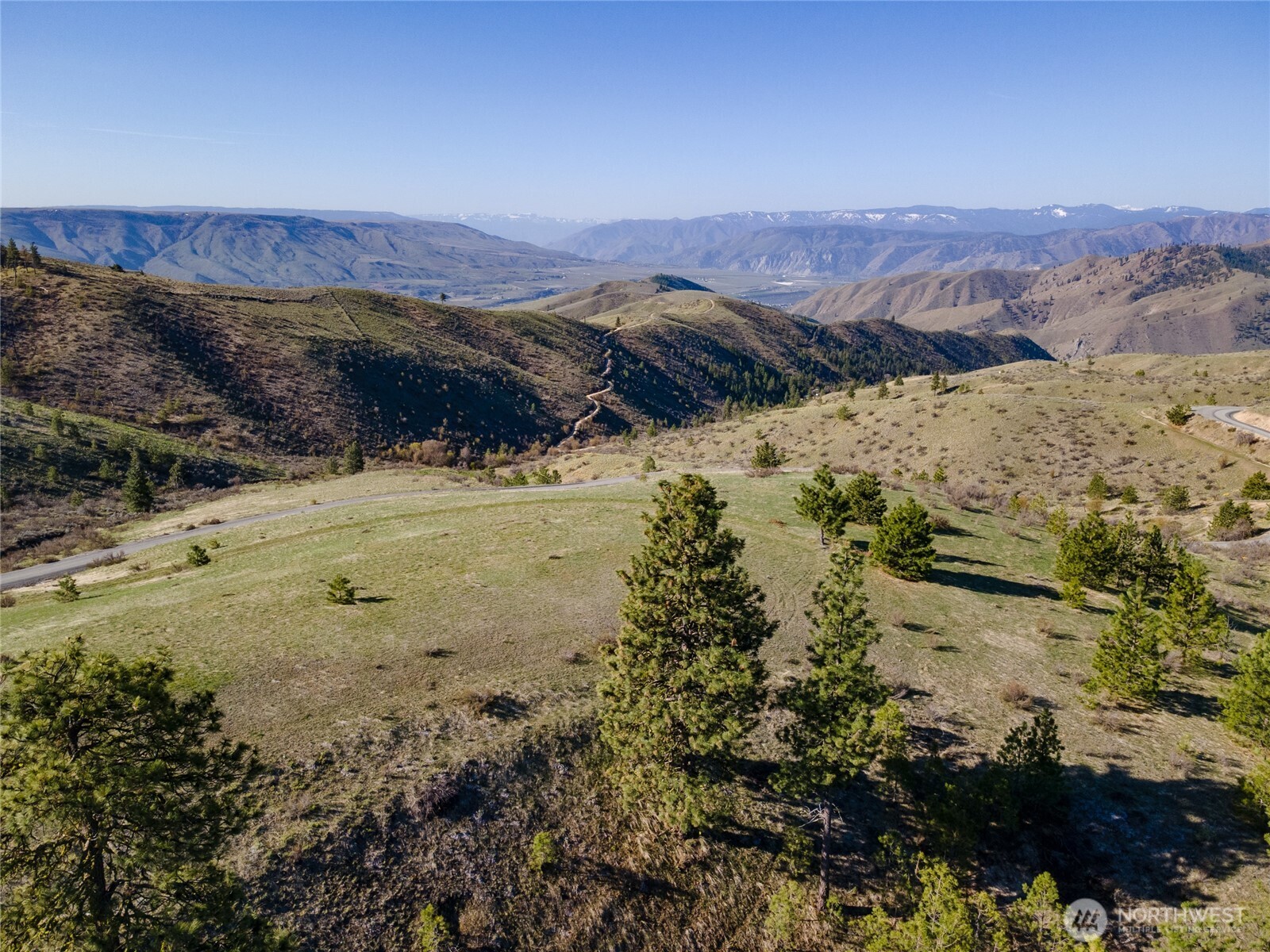 282 Hawks Ridge Road Chelan, WA 98816 - Photo 3 of 17