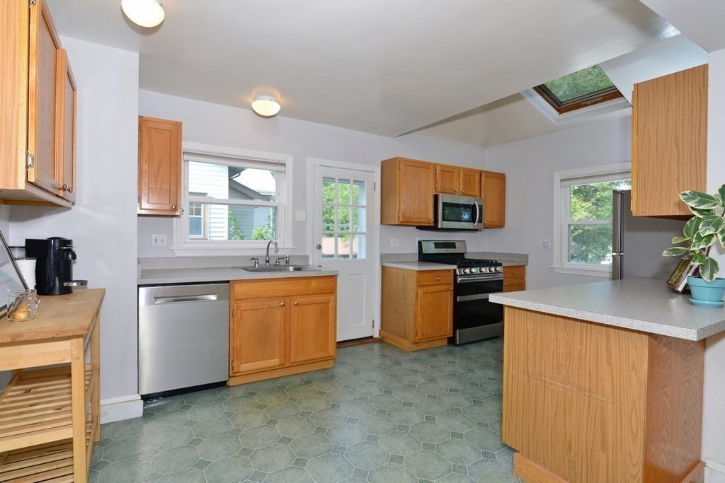 115 Elmlawn Road Braintree, MA 02184 - Photo 15 of 32 Gallery Image 15