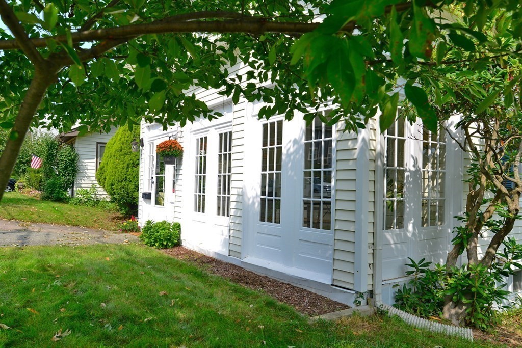 115 Elmlawn Road Braintree, MA 02184 - Photo 4 of 32 Gallery Image 4
