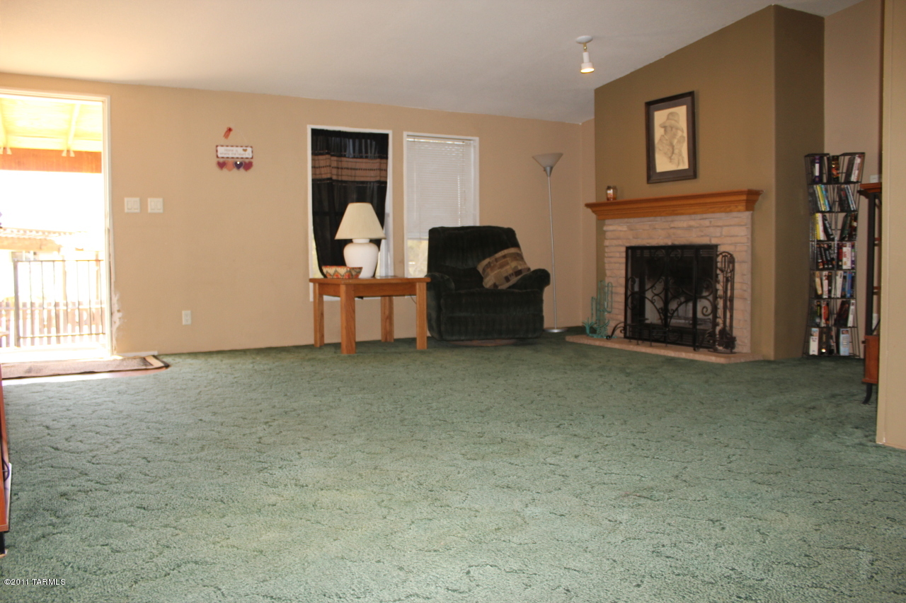7060 North Gemstone Road Tucson, AZ 85743 - Photo 4 of 20
