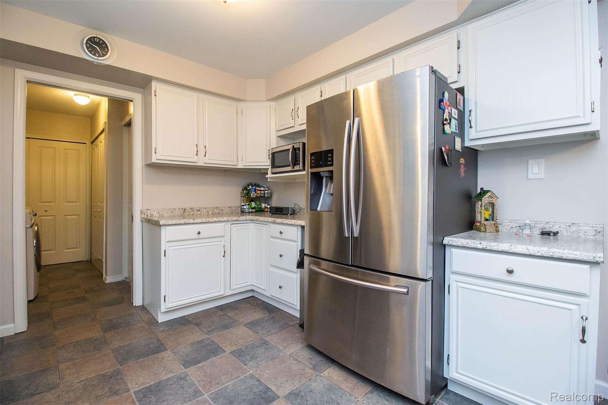 1907 Henbert Road West Bloomfield, MI 48324 - Photo 15 of 33 15.jpg