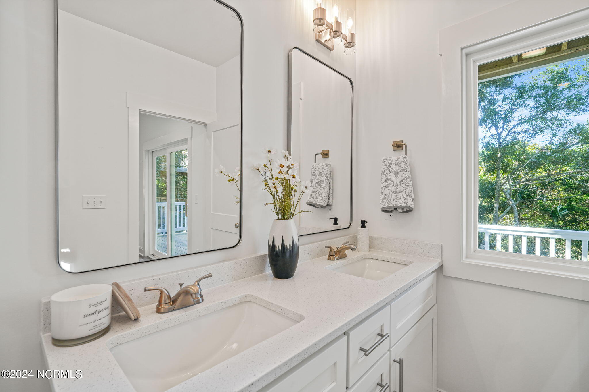 121 Atkinson Road Surf City, NC 28445 - Photo 26 of 70 Primary Bath