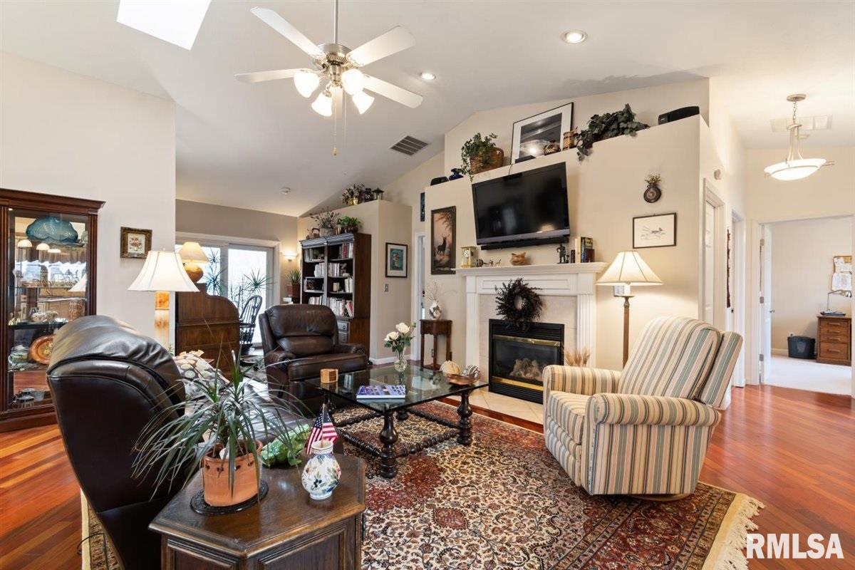 401 Treeline Lane Springfield, IL 62703 - Photo 4 of 40 Gallery Image 4