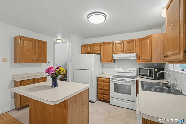 $390,000 | 11 Windy Ridge Place, Unit 11, Waterford, CT 06385