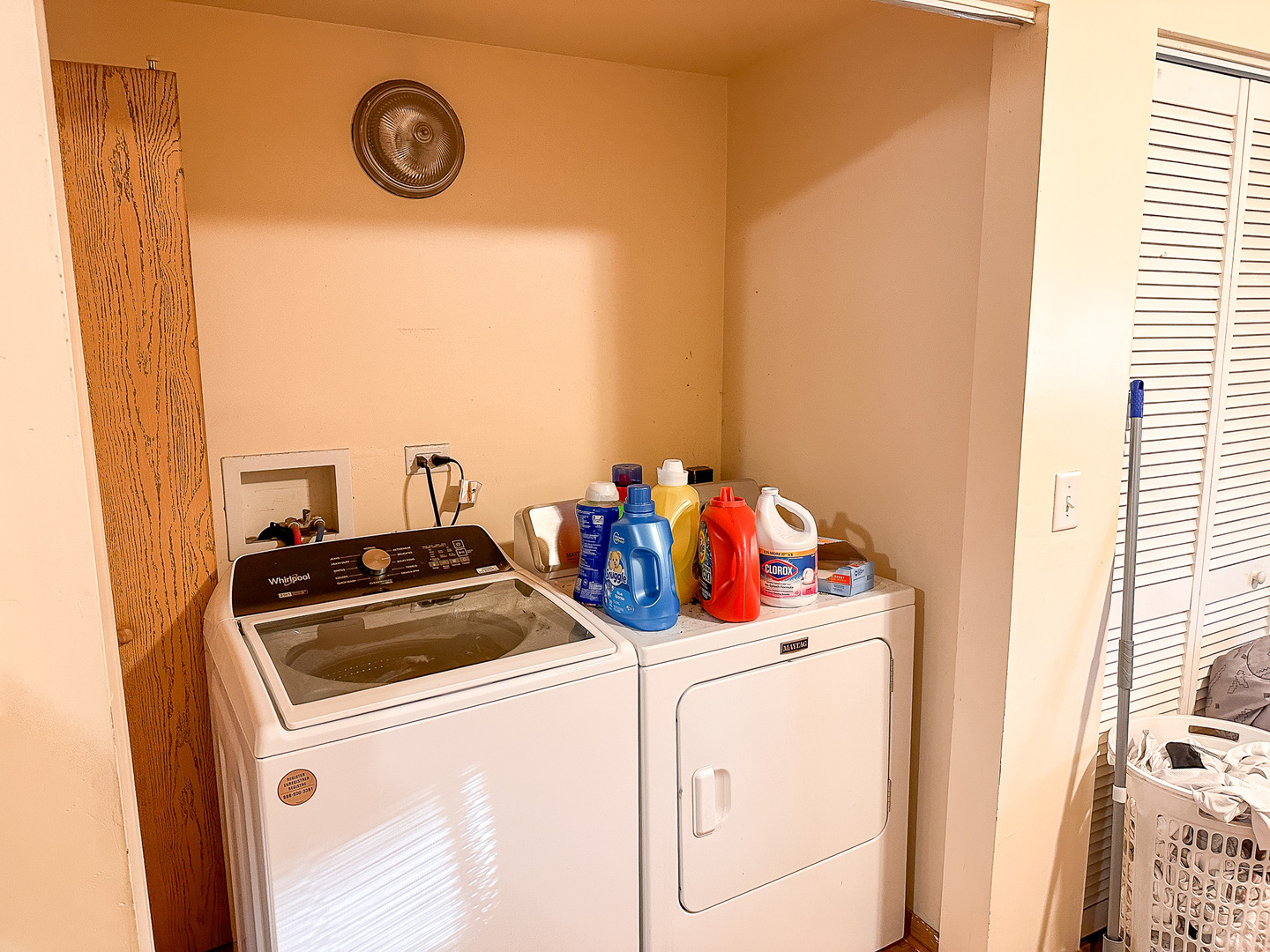 695 Moore Street Kankakee, IL 60901 - Photo 14 of 15 a utility room with dryer and washer