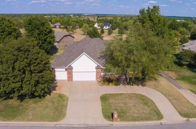 $309,000 | 3008 Cabrillo Drive, Winfield, KS 67156
