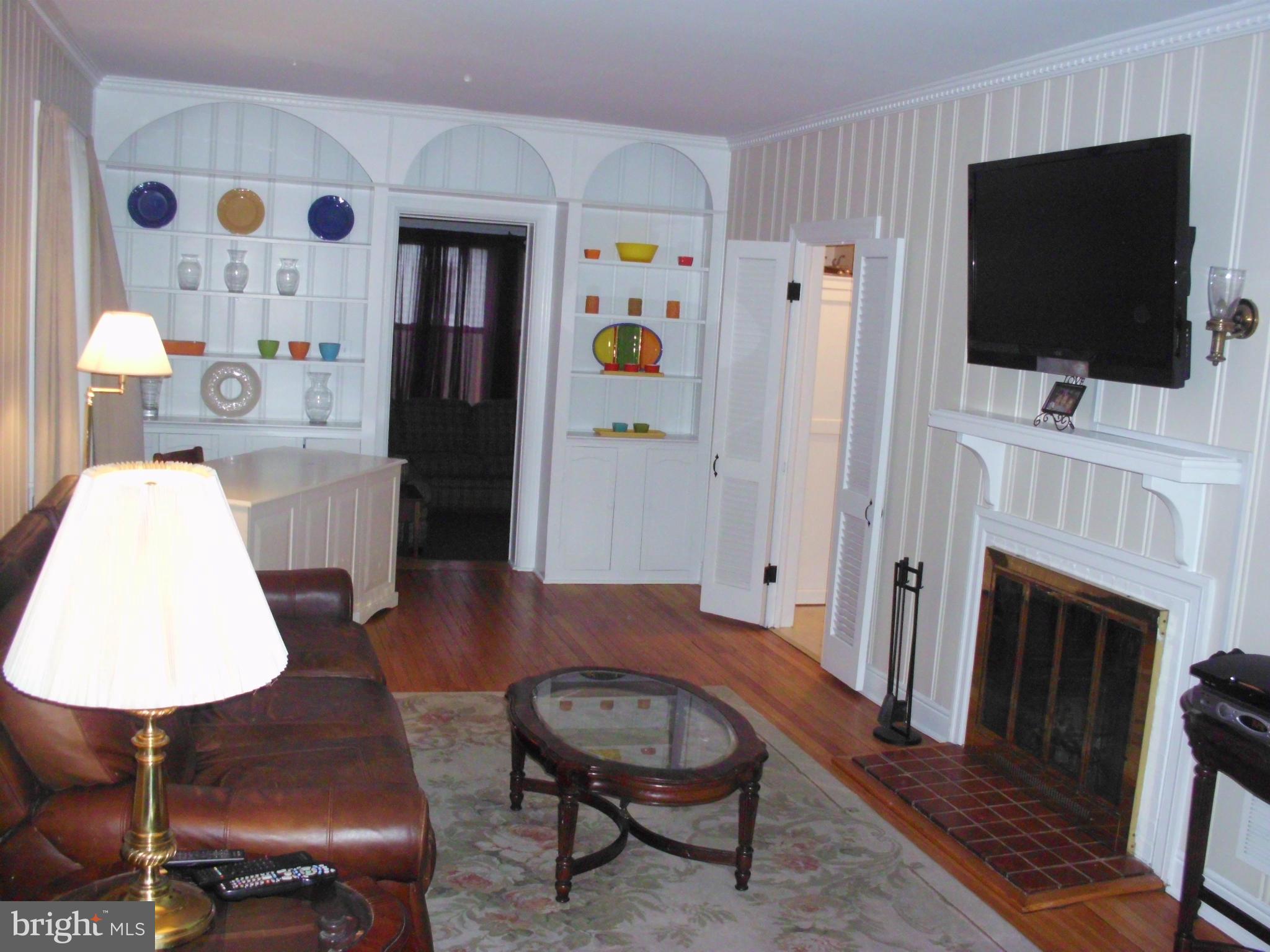 118 Homewood Road Linthicum, MD 21090 - Photo 3 of 18 Living Room