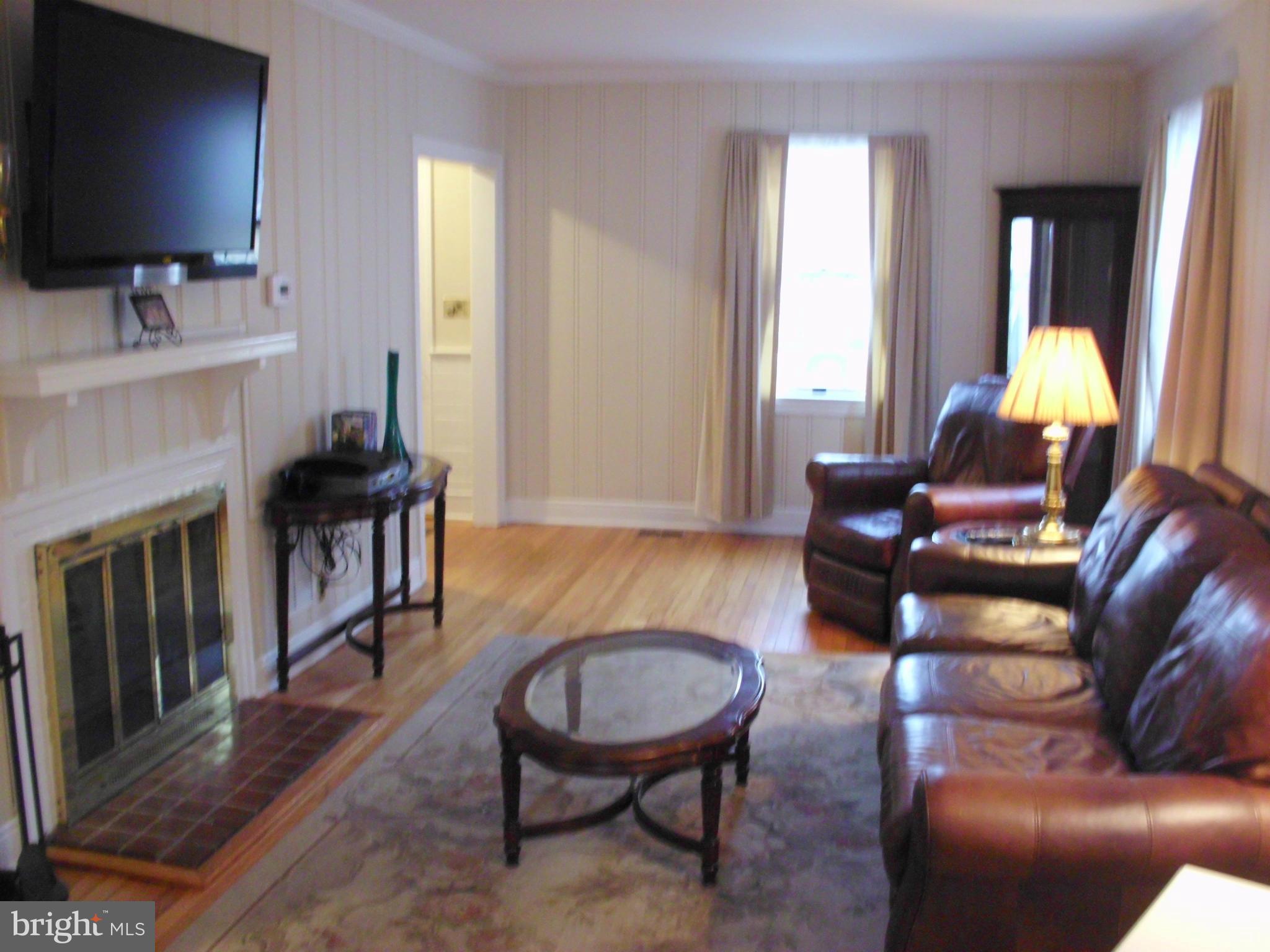 118 Homewood Road Linthicum, MD 21090 - Photo 8 of 18 Living Room