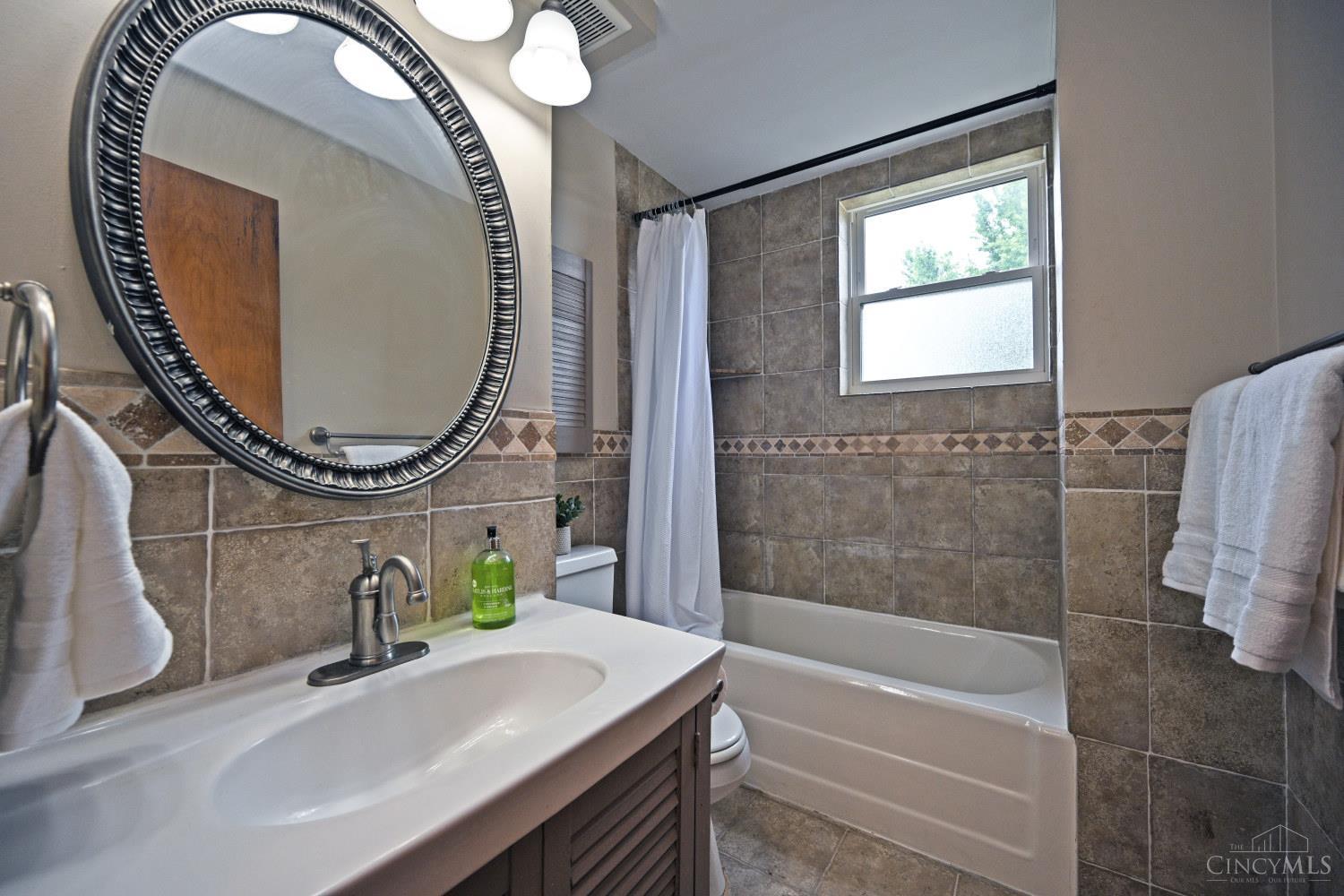 27 Andover Road Greenhills, OH 45218 - Photo 25 of 35 Gallery Image 25