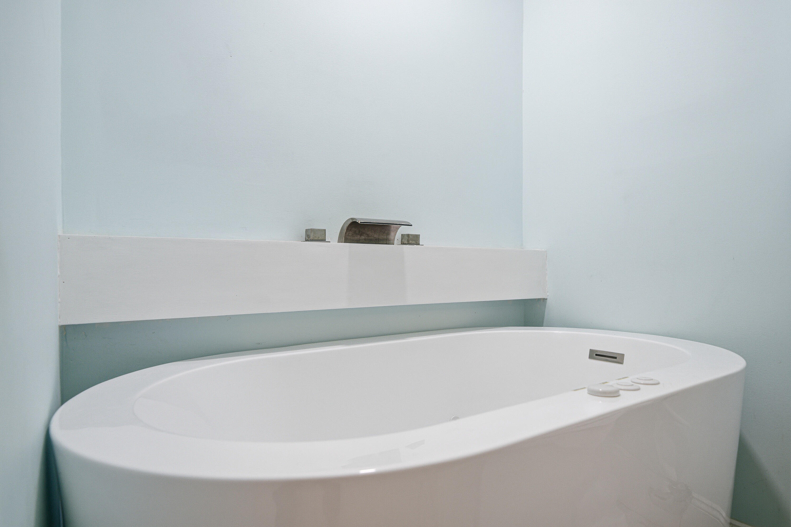 125 Durango Road Destin, FL 32541 - Photo 15 of 63 a white tub sitting in a bathroom