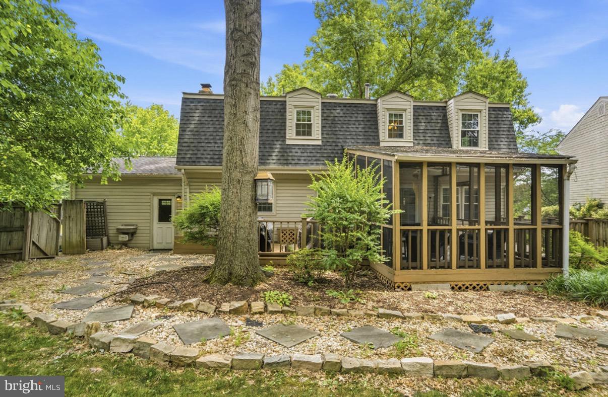 8853 Applecross Lane Springfield, VA 22153 - Photo 34 of 37