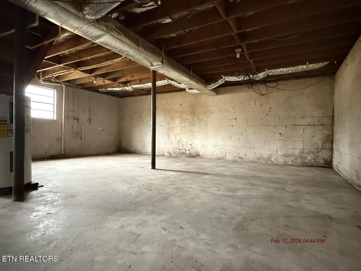 300 Lakeview Circle Bean Station, TN 37708 - Photo 18 of 22 Photo Feb 17 2026, 4 44 16 PM