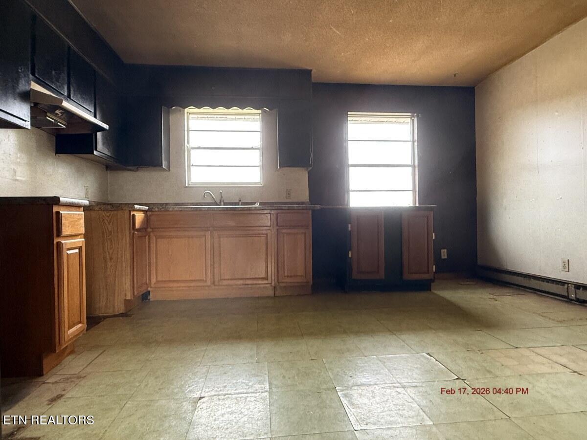 300 Lakeview Circle Bean Station, TN 37708 - Photo 4 of 22 Photo Feb 17 2026, 4 40 30 PM