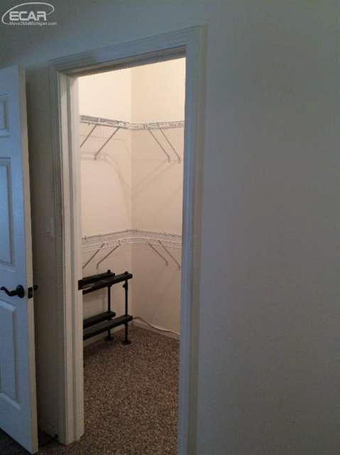 6370 Johnson Road Flushing, MI 48433 - Photo 5 of 38 20441258-4.JPG