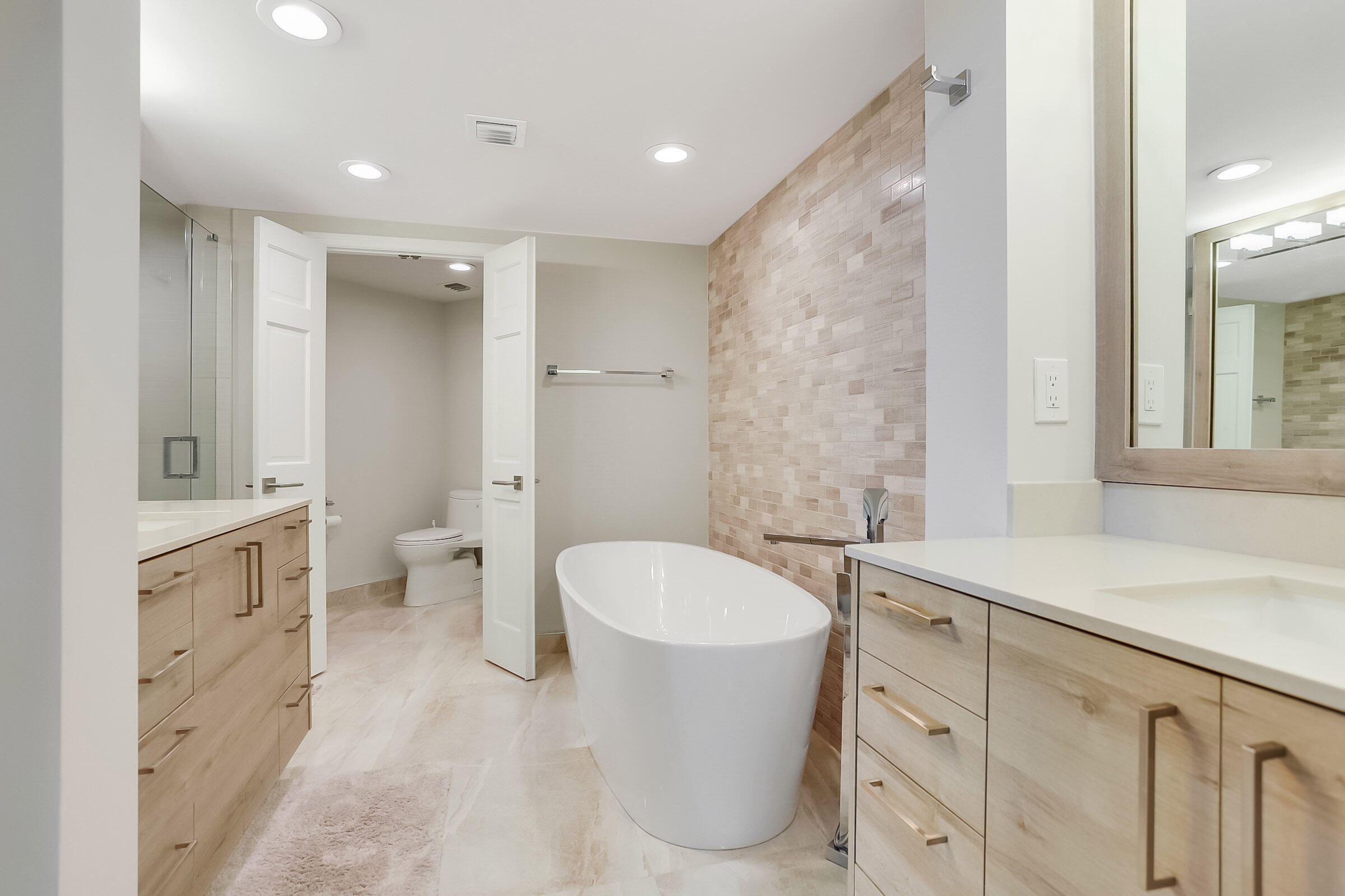 100 Southeast 5th Avenue, Unit PH2 Boca Raton, FL 33432 - Photo 19 of 60 Master Bathroom